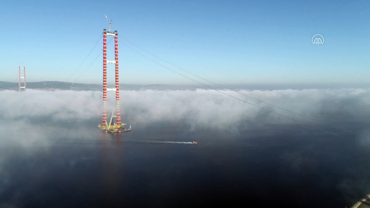 ÇANAKKALE - Boğaz yoğun sis nedeniyle çift yönlü transit gemi geçişlerine kapatıldı