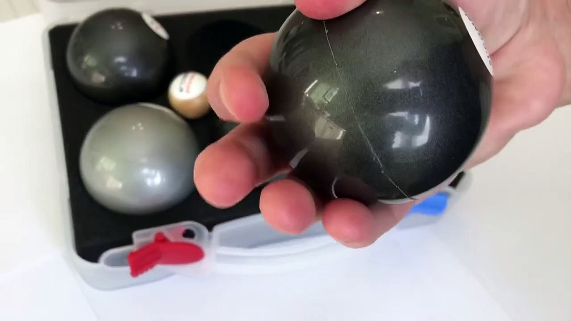 Boules de pétanque d'intérieur souples avec mallette de rangement Al'Comm -  Vidéo Dailymotion