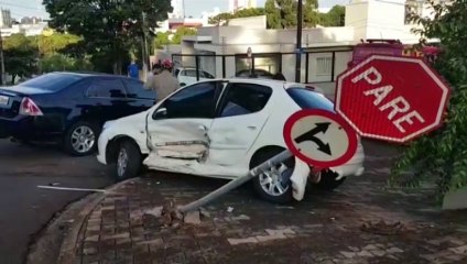 Duas pessoas ficam feridas em colisão entre Fusion e Peugeot, no Centro