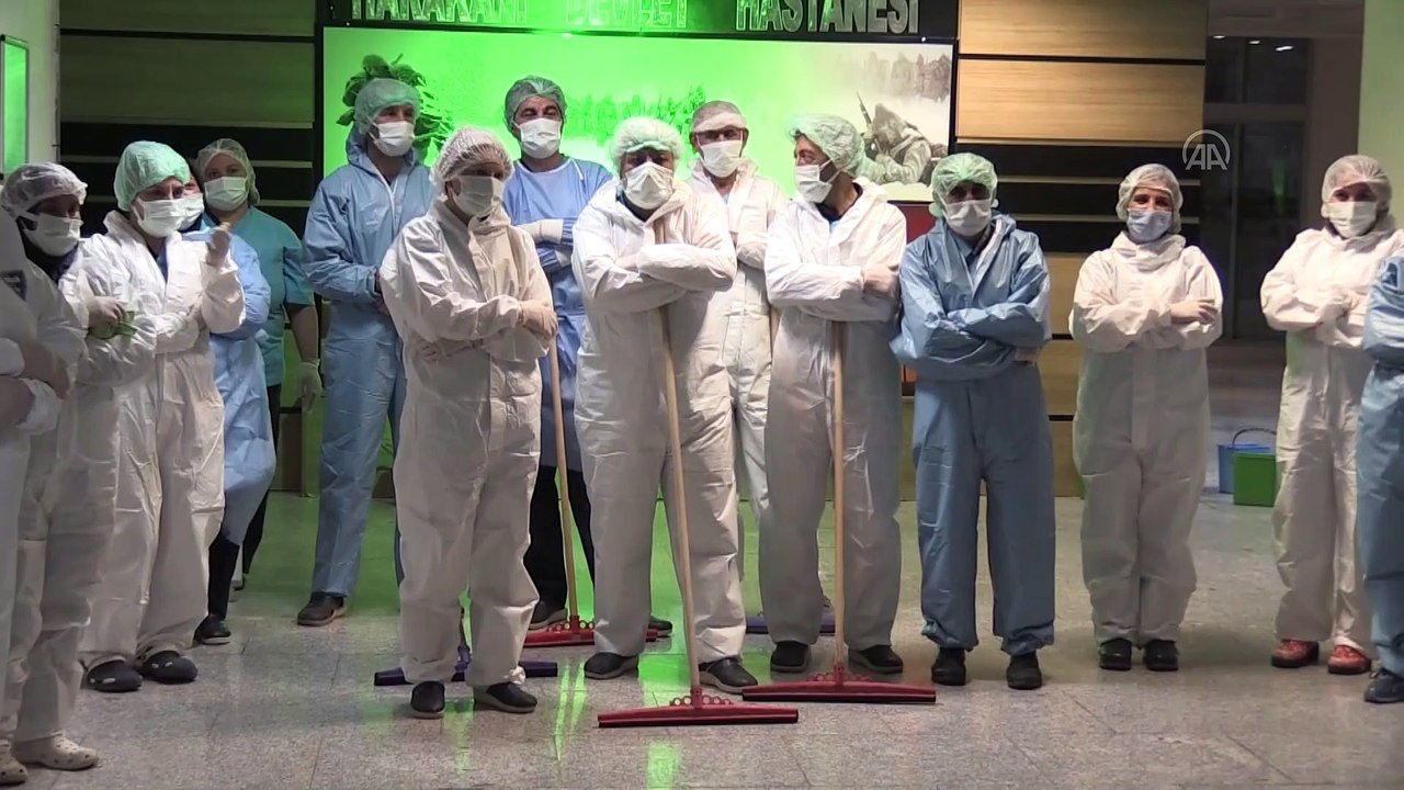 KARS - Temizlik görevlileri hastanelerin hijyeni için gece gündüz görev yapıyor