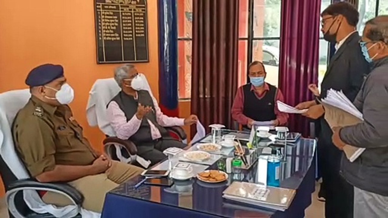 थाना समाधान दिवस में डीएम व एसपी ने सुनी समस्याएं