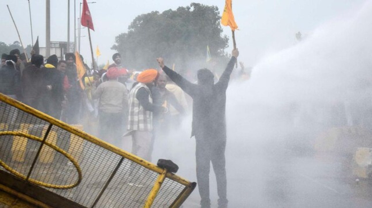 UP farmers reach Delhi border to lend support to protest by their Punjab counterparts
