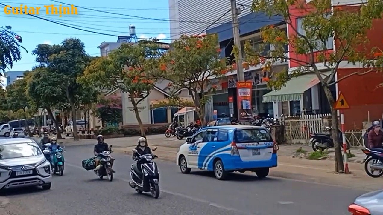 Guitar chat 7 - Khi mang đàn guitar đi sửa - khách hàng nên mang theo bao đàn - Guitar Thịnh