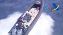 La policía detiene a los cinco tripulantes de una narcolancha con 2.000 kilos de hachís