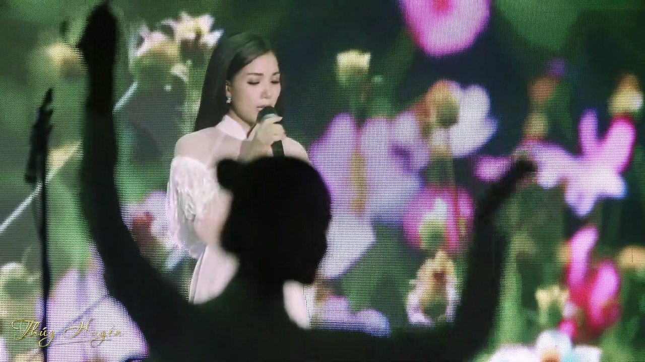 Ngày Em Hai Mươi Tuổi - Thúy Huyền