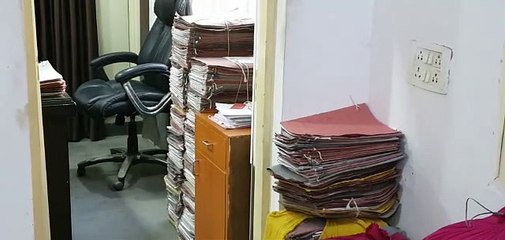 एक माह से बगैर अवकाश के गायब हैं छतरपुर तहसीलदार