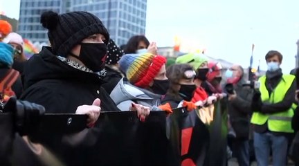 Droit à l'avortement : les Polonais descendent à nouveau dans la rue