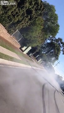 Faire des dérapages en voiture... juste devant POLICE !! raté