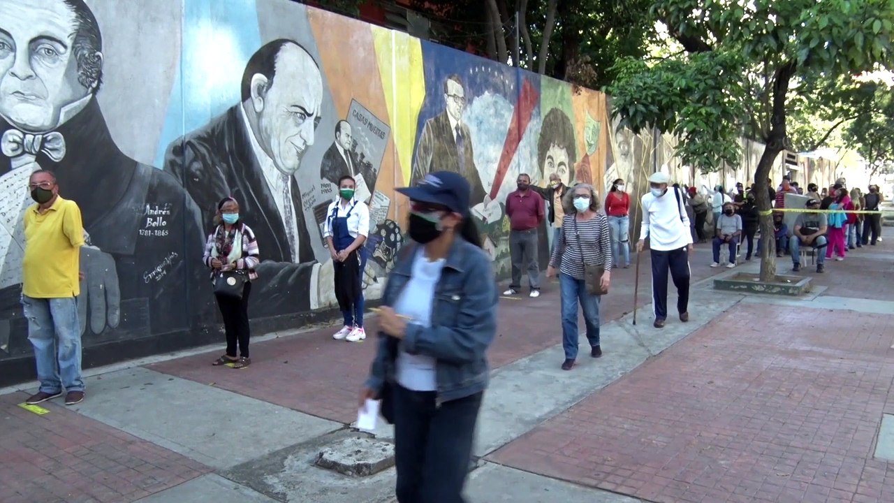 El Gobierno llama a votar en Venezuela mientras Guaidó señala falta de asistencia