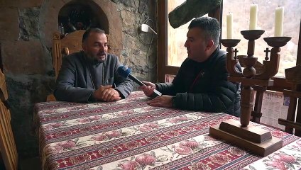 Rezo conjunto en un disputado monasterio de Nagorno-Karabaj