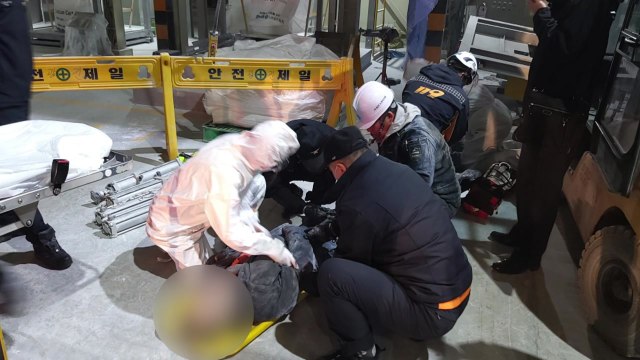 영월 석회석 가공업체서 구조물 추락...3명 사상 / YTN