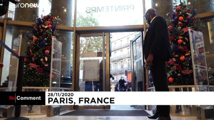 Vítores para los clientes en tiendas y centros comerciales de Francia