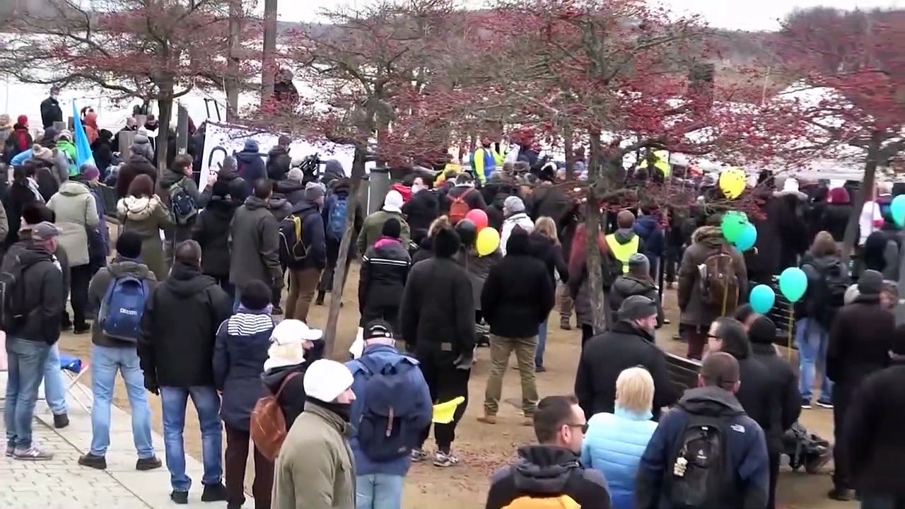 Corona-Leugner demonstrieren in Frankfurt/Oder und London