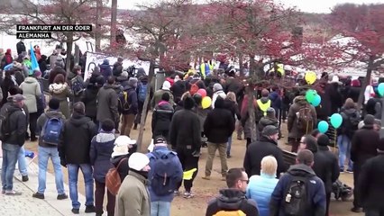 Protestos antirrestrições na Alemanha e em Inglaterra