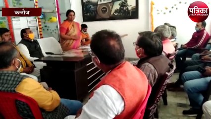सरकार की राज्यमंत्री नीलिमा कटियार ने उड़ाई कोरोना संक्रमण के बचाव के नियमों की धज्जियाॅ