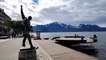 Montreux au bord du lac Léman, la statue de Freddie Mercury et le château de Chillon