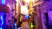 Natale nel centro storico di Andria: gli addobbi nel I Vicolo Casalino e la stradina più piccola al mondo (ovvero il I Vicolo San Bartolomeo)