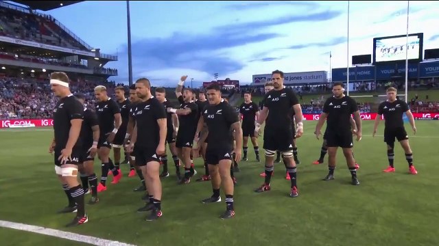 Yeni Zelanda milli ragbi takımından Maradona için Haka dansı