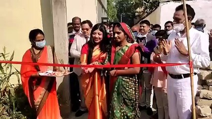 मण्डल कारागार में बन्दी महिलाओं को फूलों से अगरबत्ती बनाने के प्रशिक्षण का शुभारम्भ हुआ