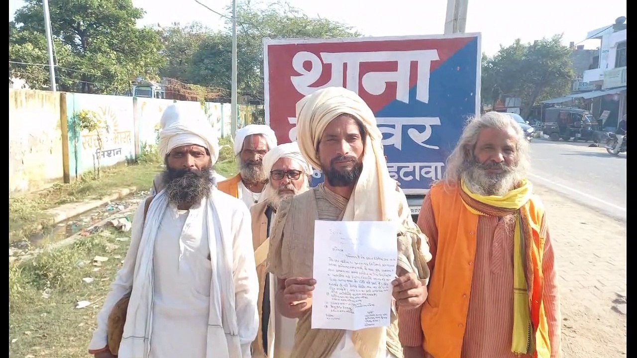 सिद्धेश्वर आनंद धाम आश्रम पर महंतों के साथ तीन...