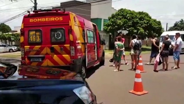 Piloto de mobilete fica ferido após se envolver em colisão no carro, no Bairro Neva