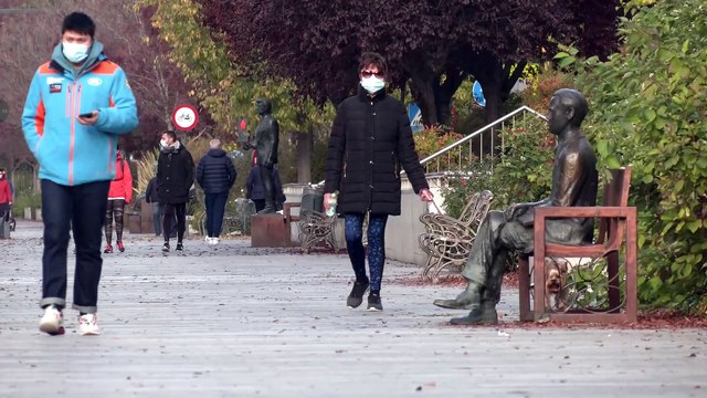 La Junta de Andalucía permite hostelería y comercio hasta las 18 horas en toda Granada
