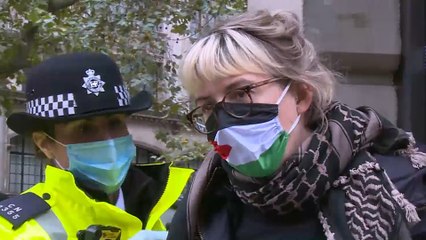 متضامنون في بريطانيا يحيون اليوم العالمي للتضامن مع الشعب الفلسطيني