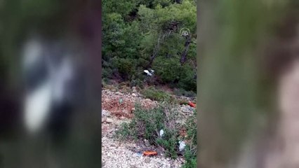 MUĞLA - Uçuruma yuvarlanan otomobilin sürücüsü kurtarıldı