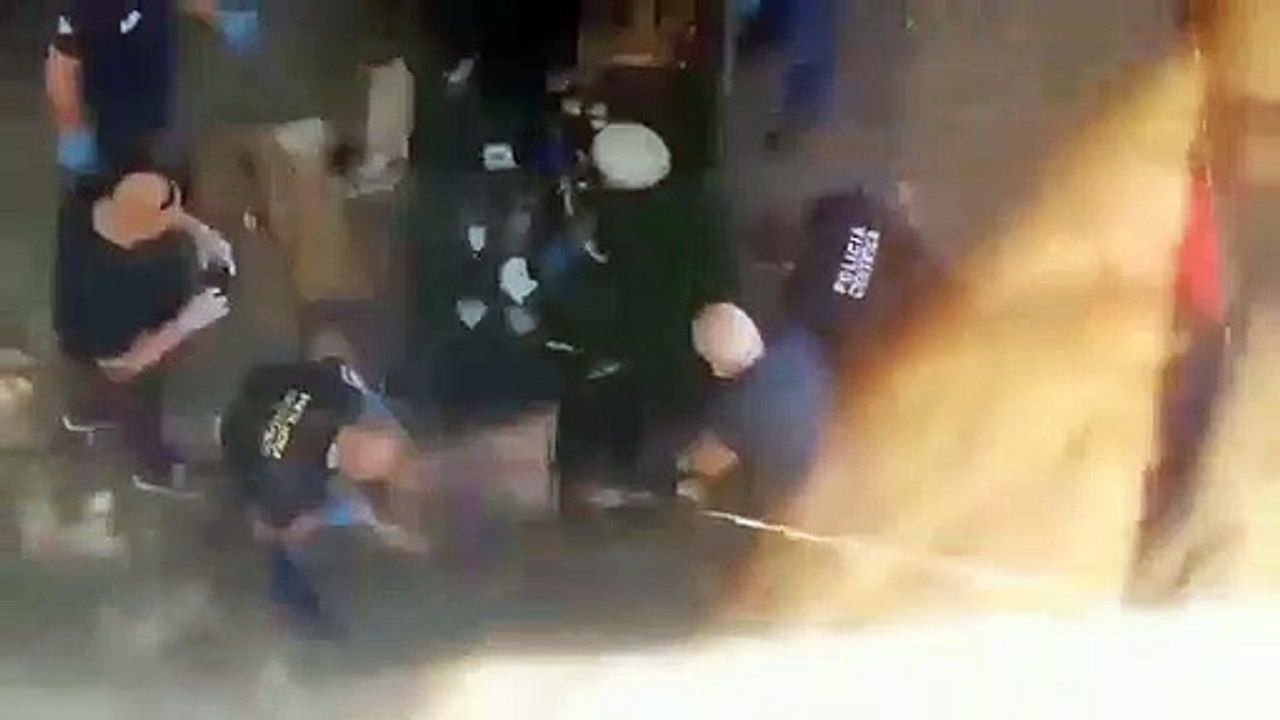 Funcionário da funerária que se fotografou ao lado do corpo de Maradona aparece morto