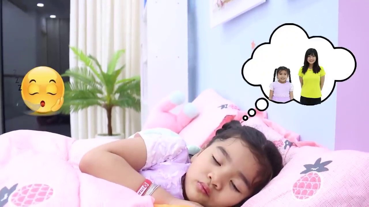 Suri Pretend Play Home Alone Story - Funny Video for Kids