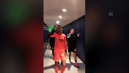 İSTANBUL - Derbi maçın ardından - Beşiktaşlı oyuncuların sevinç gösterisi