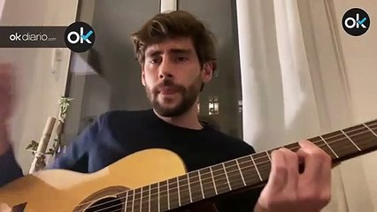 Álvaro Soler emociona al tocar, a guitarra, esta canción de ‘Narcos’
