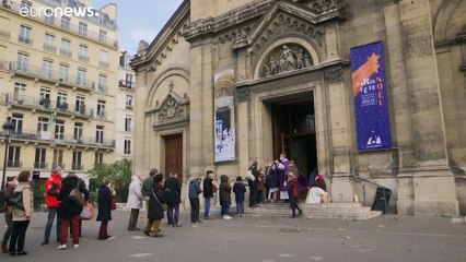 Francia: in 30 a messa? E' battaglia col governo (e vincono i vescovi)