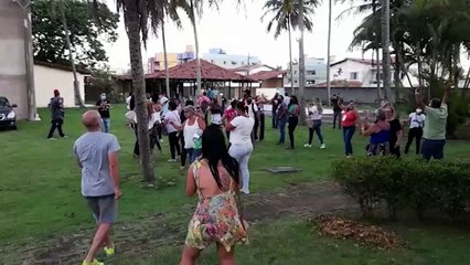 A comemoração da equipe de Sérgio Vidigal, no comitê em Jacaraípe, na Serra