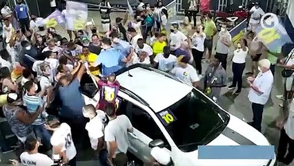 Lorenzo Pazolini chega para comemoração da vitória com aglomeração dentro do comitê