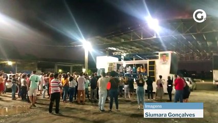 Fabio Duarte e base do partido fazendo discurso para os apoiadores após derrota, na Serra