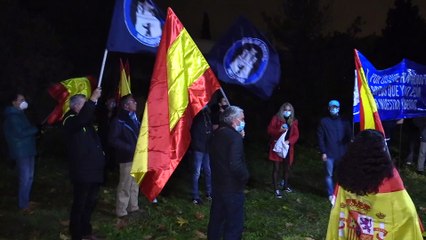 RODEA LA MONCLOA: protesta contra Sánchez  por "robar" la libertad de los españoles