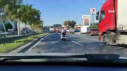 Bursa’da motosiklet sürücüleri trafikte sohbet etti