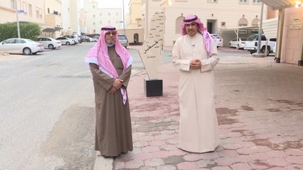 مواطن كويتي يضع مجسما لخريطة فلسطين تضامنا مع القضية الفلسطينية