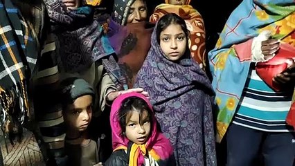 Villagers reached the midnight police station with innocent people in the cold winter
