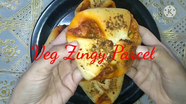 Domino's Style Zingy Parcel Recipe/ Veg Zingy Parcel/ Paneer and Cheese Zingy Parcel Recipe/ How to make Domino's style Zingy Parcel/ paneer Zingy Parcel banane ki vidhi/ Zingy Parcel kaise banate hai/ Zingy Parcel/