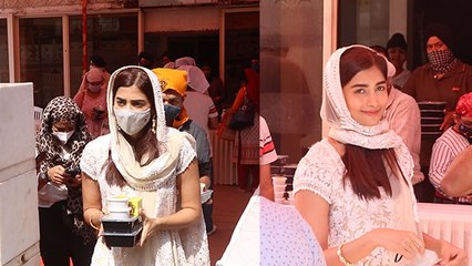 Guru Nanak Jayanti पर गुरूद्वारे पहुंची Pooja Hegde, White Suit में लगी बेहद खूबसूरत | Boldsky