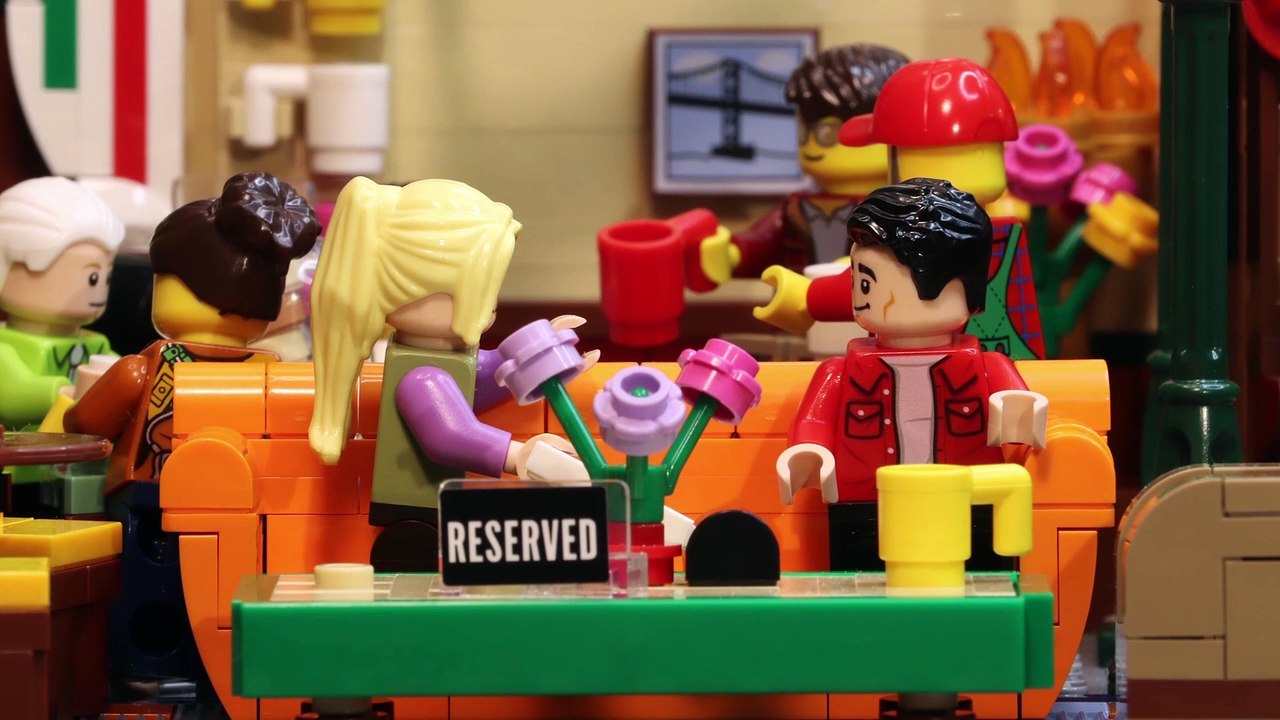 Joey speaks French | Joey parle français | LEGO 21319