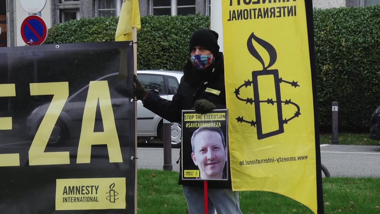 Action d'Amnesty International devant l'ambassade d'Iran contre l'exécution du professeur Ahmadreza Djalali