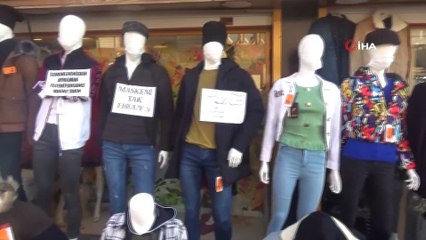 Korona Virüse Dikkat Çekmek İçin Cansız Mankenlere Maske Taktı