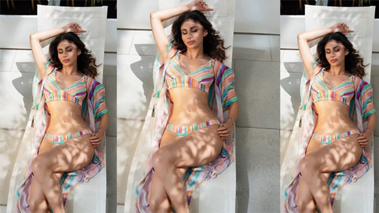 Mouni Roy का Hot Colorful Bikni Look हुआ Viral; Check Out | Boldsky