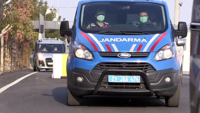 DİYARBAKIR - Terör örgütü PKK'ya finans sağladıkları iddiasıyla yakalanan 12 kişi adliyeye çıkarıldı (2)