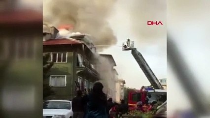 Ankara'da panik anları! Çatıda kurtarılmayı beklediler