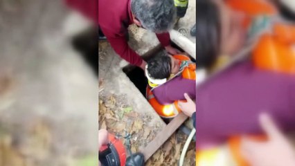 KONYA - Su kuyusuna düşen kadını itfaiye kurtardı