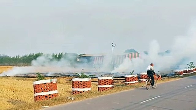सराय मिठ्ठे में प्रशासन की रोक के बाद भी किसान जला रहे है पराली